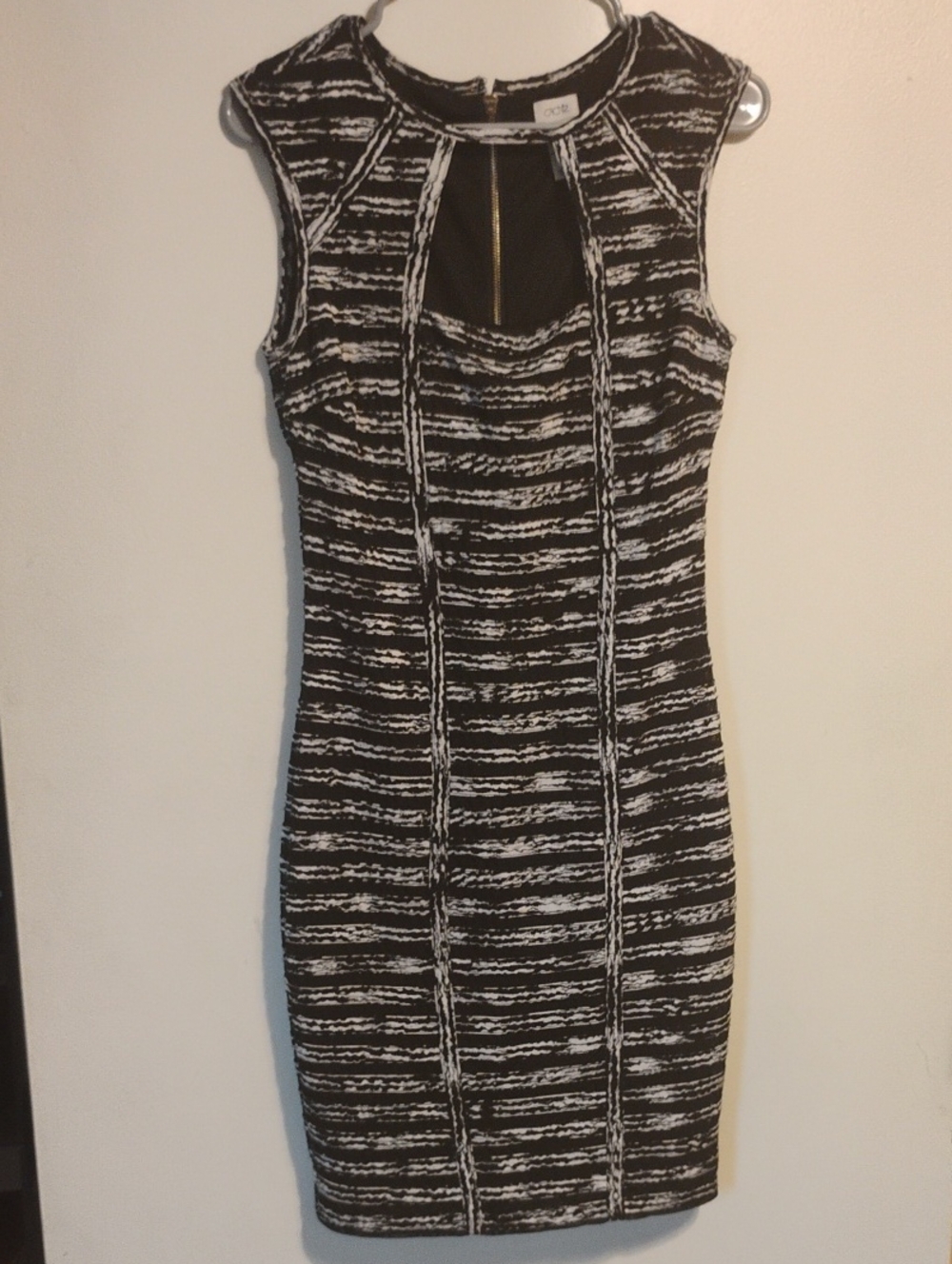 Cache Black White Sheath Dress Keyhole Neck Size 0 EUC